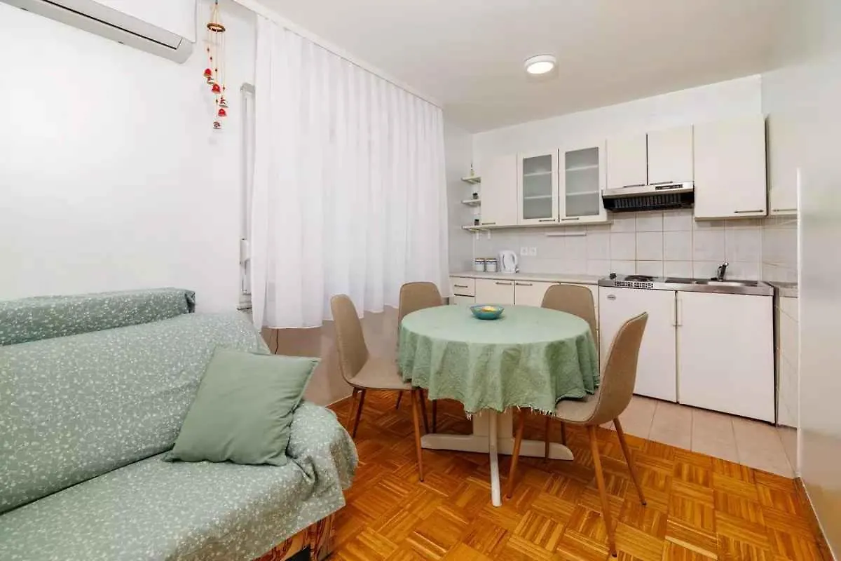 Apartment In Crikvenica 51468