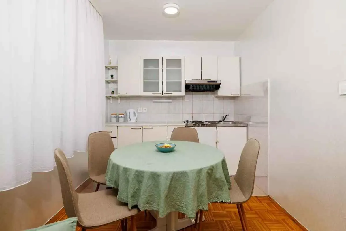 Apartment In Crikvenica 51468