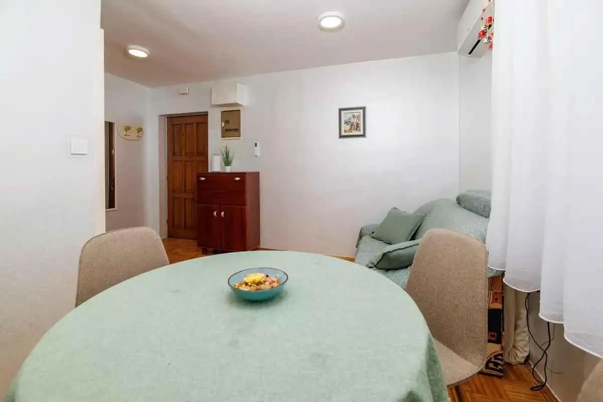 Apartment In Crikvenica 51468
