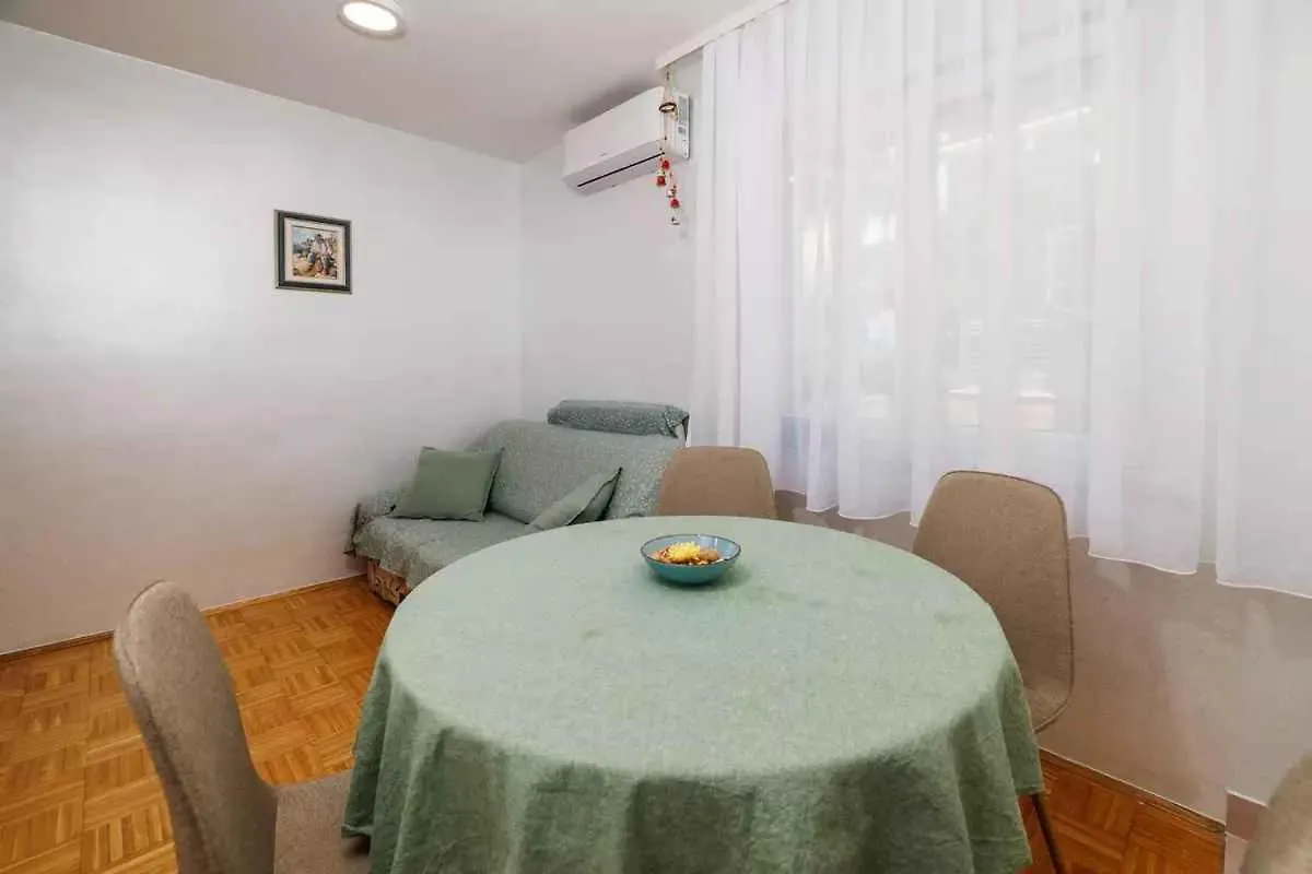 Apartment In Crikvenica 51468
