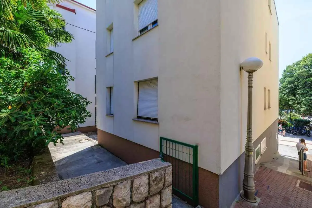 Apartment In Crikvenica 51468
